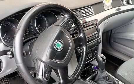 Skoda Superb III рестайлинг, 2011 год, 800 000 рублей, 6 фотография