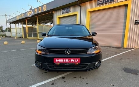 Volkswagen Jetta VI, 2012 год, 900 000 рублей, 2 фотография