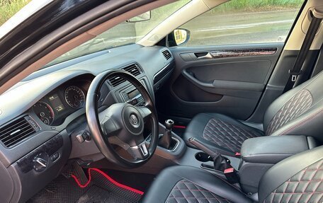 Volkswagen Jetta VI, 2012 год, 900 000 рублей, 10 фотография