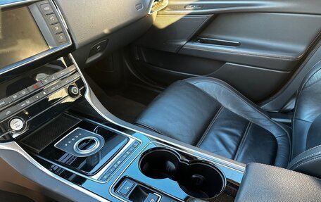 Jaguar XE I рестайлинг, 2015 год, 1 550 000 рублей, 17 фотография