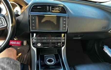 Jaguar XE I рестайлинг, 2015 год, 1 550 000 рублей, 20 фотография