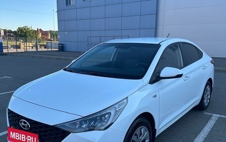 Hyundai Solaris II рестайлинг, 2021 год, 1 630 000 рублей, 2 фотография