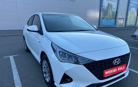 Hyundai Solaris II рестайлинг, 2021 год, 1 630 000 рублей, 7 фотография