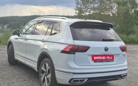 Volkswagen Tiguan II, 2023 год, 4 400 000 рублей, 7 фотография