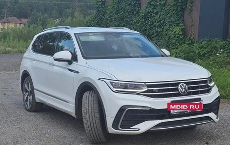 Volkswagen Tiguan II, 2023 год, 4 400 000 рублей, 4 фотография
