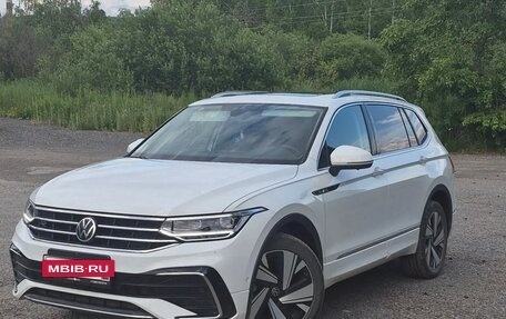 Volkswagen Tiguan II, 2023 год, 4 400 000 рублей, 2 фотография