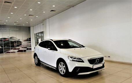Volvo V40 Cross Country I, 2018 год, 1 695 000 рублей, 3 фотография