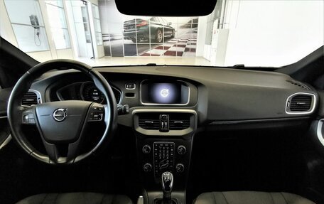 Volvo V40 Cross Country I, 2018 год, 1 695 000 рублей, 13 фотография