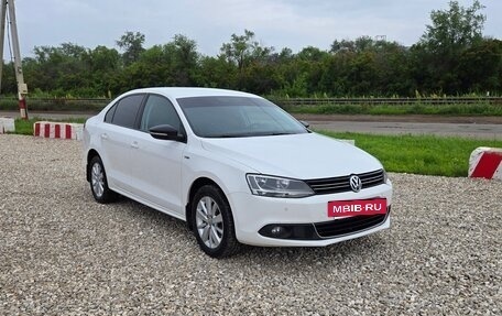 Volkswagen Jetta VI, 2013 год, 1 100 000 рублей, 2 фотография