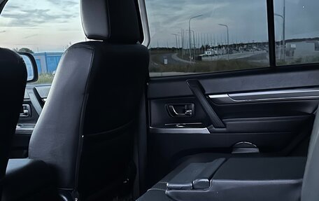 Mitsubishi Pajero IV, 2011 год, 1 950 000 рублей, 24 фотография