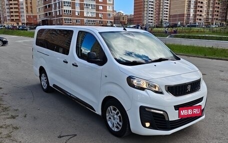 Peugeot Traveller I, 2018 год, 2 800 000 рублей, 2 фотография