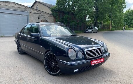 Mercedes-Benz E-Класс, 1998 год, 695 000 рублей, 1 фотография