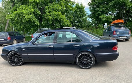 Mercedes-Benz E-Класс, 1998 год, 695 000 рублей, 3 фотография