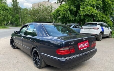 Mercedes-Benz E-Класс, 1998 год, 695 000 рублей, 4 фотография