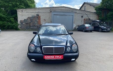 Mercedes-Benz E-Класс, 1998 год, 695 000 рублей, 8 фотография