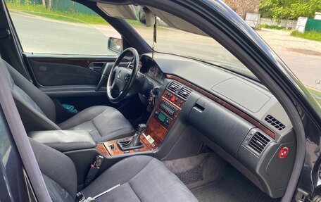 Mercedes-Benz E-Класс, 1998 год, 695 000 рублей, 39 фотография