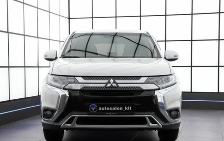 Mitsubishi Outlander III рестайлинг 3, 2018 год, 2 095 000 рублей, 2 фотография