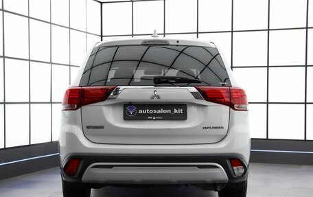 Mitsubishi Outlander III рестайлинг 3, 2018 год, 2 095 000 рублей, 5 фотография