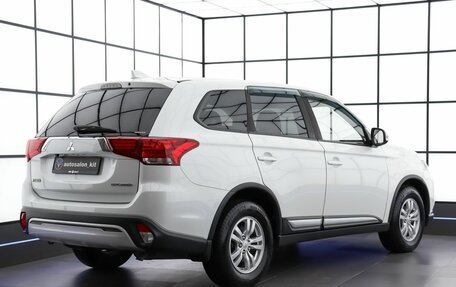 Mitsubishi Outlander III рестайлинг 3, 2018 год, 2 095 000 рублей, 6 фотография