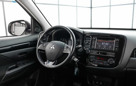 Mitsubishi Outlander III рестайлинг 3, 2018 год, 2 095 000 рублей, 7 фотография