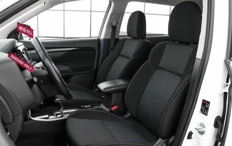 Mitsubishi Outlander III рестайлинг 3, 2018 год, 2 095 000 рублей, 8 фотография