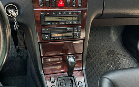Mercedes-Benz E-Класс, 1998 год, 1 300 000 рублей, 10 фотография