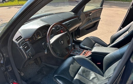 Mercedes-Benz E-Класс, 1998 год, 1 300 000 рублей, 13 фотография