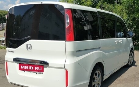 Honda Stepwgn IV, 2017 год, 2 000 000 рублей, 3 фотография