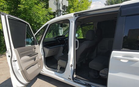 Honda Stepwgn IV, 2017 год, 2 000 000 рублей, 17 фотография
