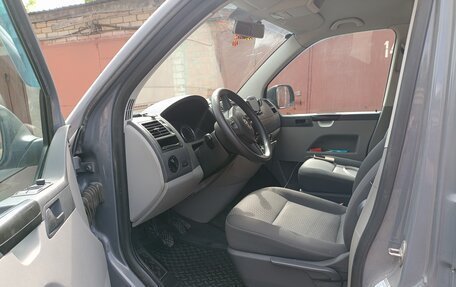 Volkswagen Caravelle T5, 2012 год, 2 000 000 рублей, 13 фотография