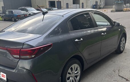 KIA Rio IV, 2021 год, 1 630 000 рублей, 2 фотография