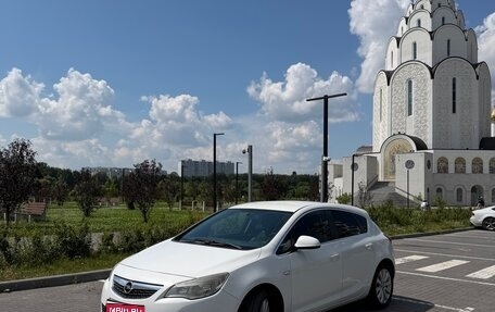 Opel Astra J, 2012 год, 690 000 рублей, 1 фотография