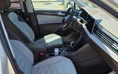 Volkswagen Tiguan II, 2021 год, 3 700 000 рублей, 6 фотография