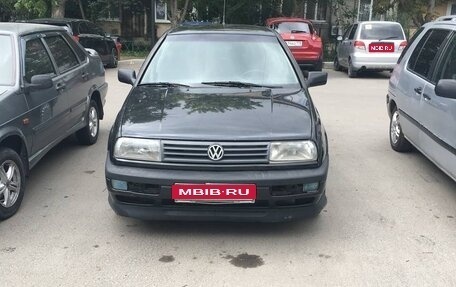 Volkswagen Vento, 1992 год, 400 000 рублей, 1 фотография