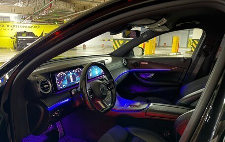 Mercedes-Benz E-Класс, 2022 год, 3 750 000 рублей, 4 фотография
