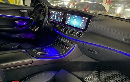 Mercedes-Benz E-Класс, 2022 год, 3 750 000 рублей, 13 фотография