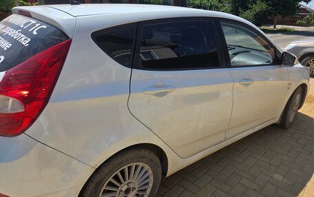 Hyundai Solaris II рестайлинг, 2013 год, 850 000 рублей, 2 фотография