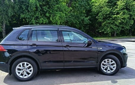 Volkswagen Tiguan II, 2018 год, 2 300 000 рублей, 2 фотография