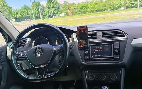 Volkswagen Tiguan II, 2018 год, 2 300 000 рублей, 5 фотография