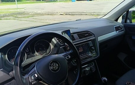 Volkswagen Tiguan II, 2018 год, 2 300 000 рублей, 10 фотография