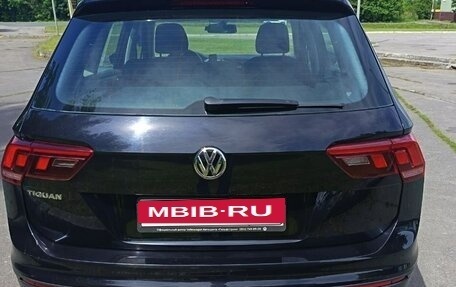Volkswagen Tiguan II, 2018 год, 2 300 000 рублей, 4 фотография
