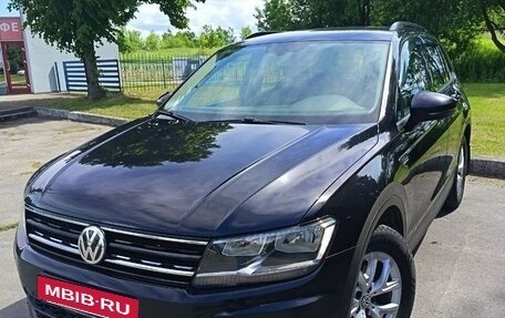 Volkswagen Tiguan II, 2018 год, 2 300 000 рублей, 3 фотография