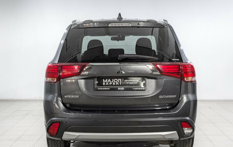 Mitsubishi Outlander III рестайлинг 3, 2018 год, 1 925 000 рублей, 6 фотография