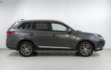 Mitsubishi Outlander III рестайлинг 3, 2018 год, 1 925 000 рублей, 4 фотография