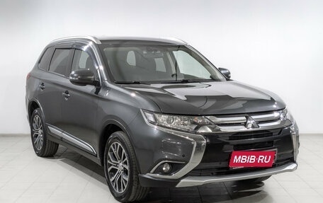 Mitsubishi Outlander III рестайлинг 3, 2018 год, 1 925 000 рублей, 3 фотография