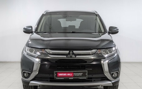 Mitsubishi Outlander III рестайлинг 3, 2018 год, 1 925 000 рублей, 2 фотография