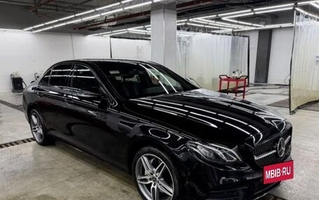 Mercedes-Benz E-Класс, 2019 год, 3 000 000 рублей, 2 фотография