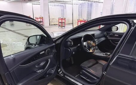 Mercedes-Benz E-Класс, 2019 год, 3 000 000 рублей, 7 фотография