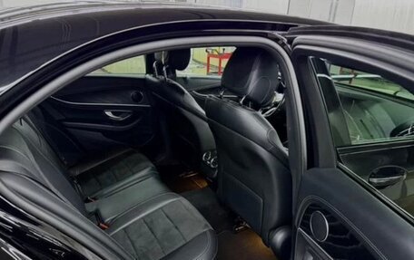 Mercedes-Benz E-Класс, 2019 год, 3 000 000 рублей, 11 фотография