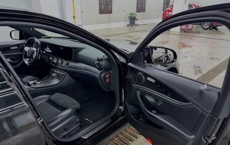 Mercedes-Benz E-Класс, 2019 год, 3 000 000 рублей, 8 фотография